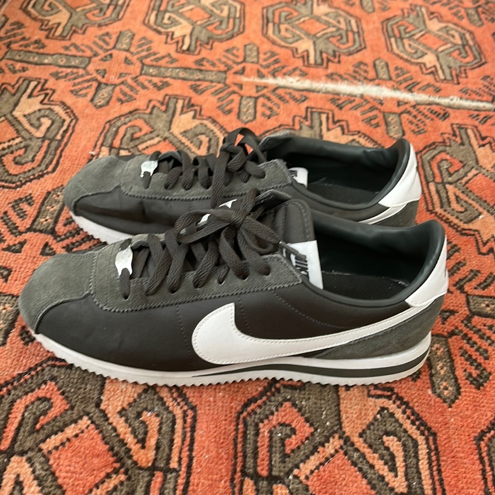 Green nike mens shoes size 9.5
